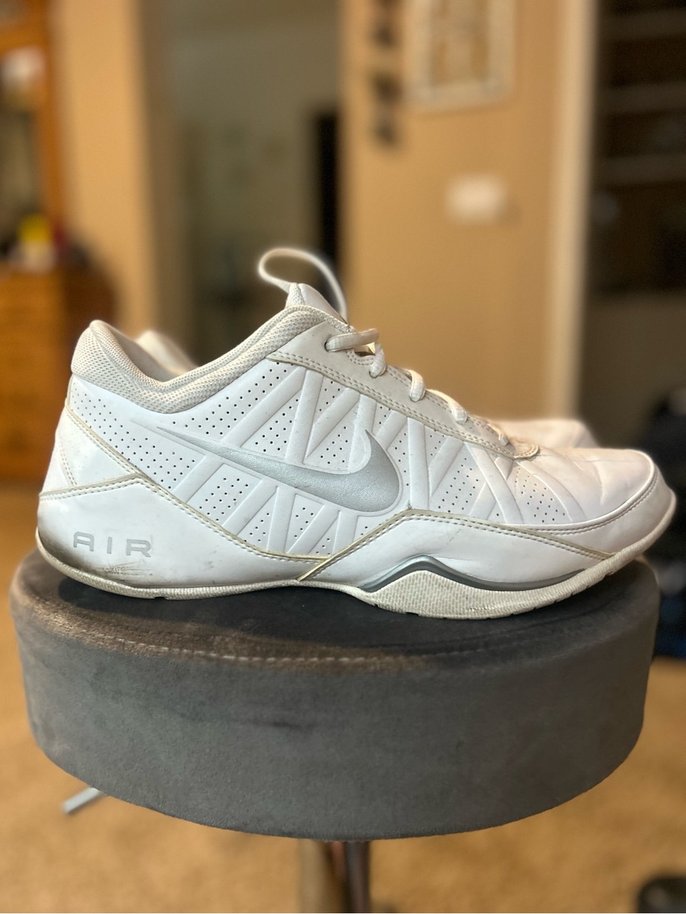 Nike Men's Air Ring Leader Low White Basketball Shoe - size 10.5